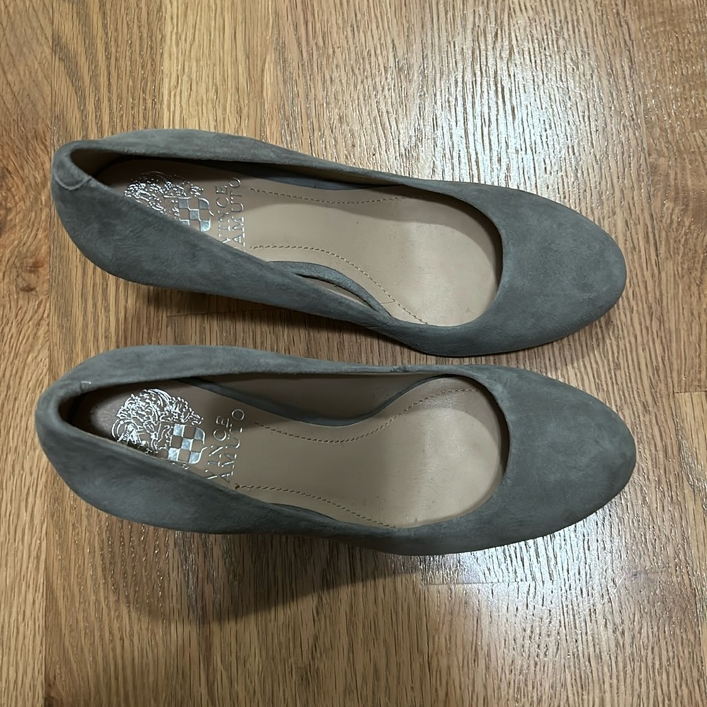 Barely Worn Suede Vince Camuto Heels size 6M